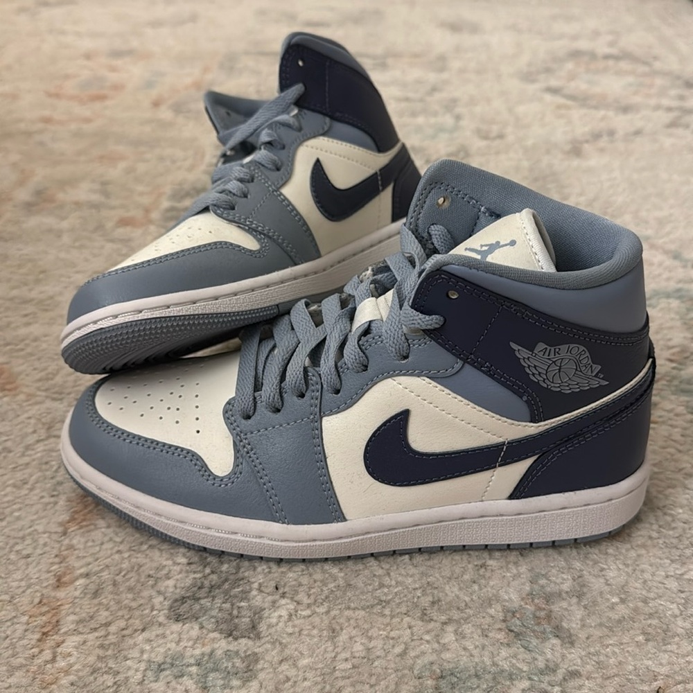 Jordan 1 Mid - Diffused Blue Women’s